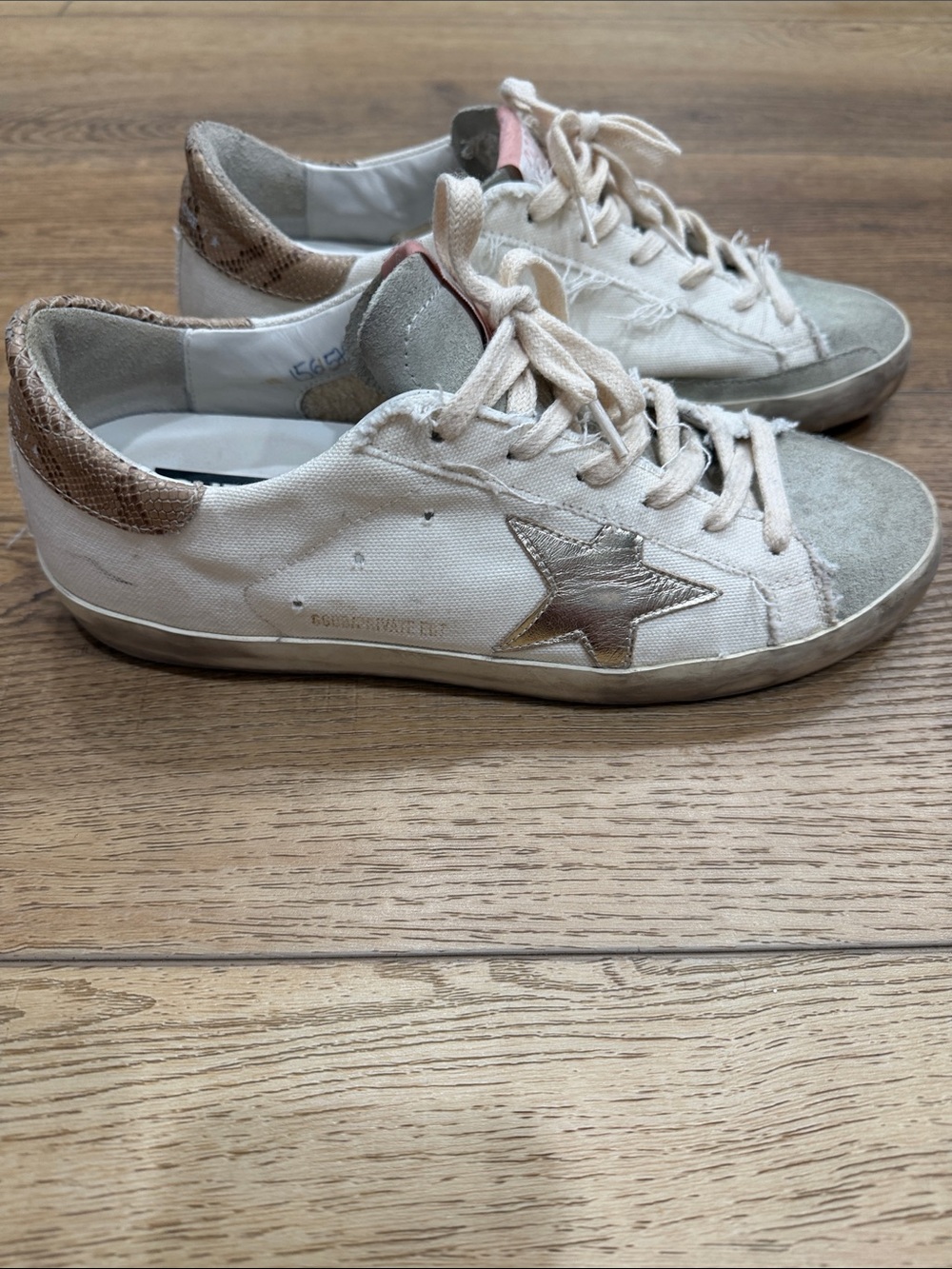 Golden Goose White Low-Top Sneakers with Gold Star Accent Size 40